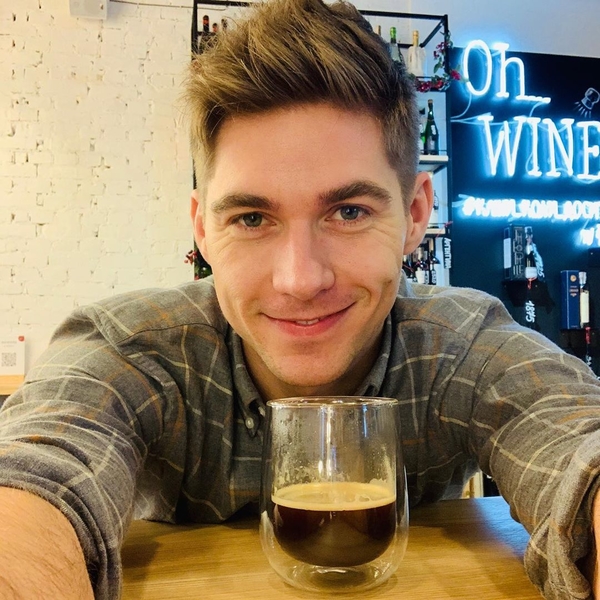 Владимир Остапчук заинтриговал снимком с девушкой