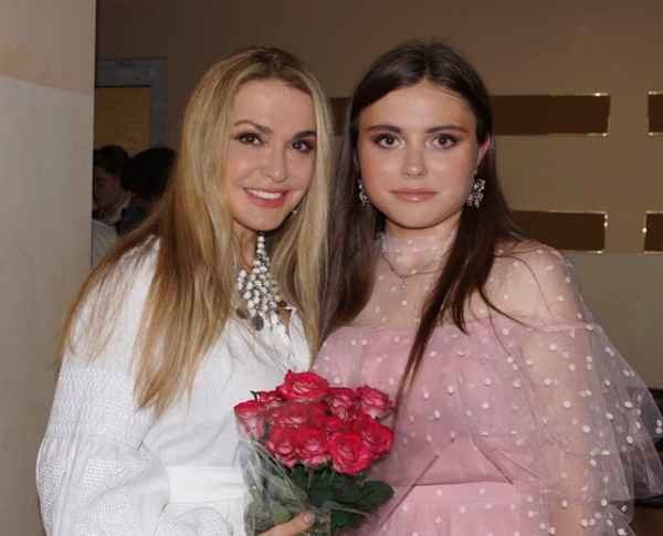 Ольга Сумская трогательно поздравила дочь с совершеннолетием