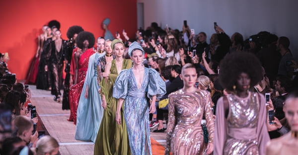 Лучшее 8-е марта: ТОП-5 самых модных фасонов платьев на весну 2020