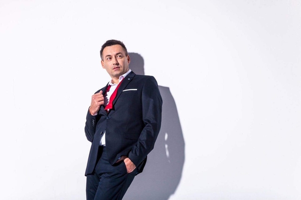 "Ищу свою любовь": известный украинский певец рассказал о переменах в личной жизни