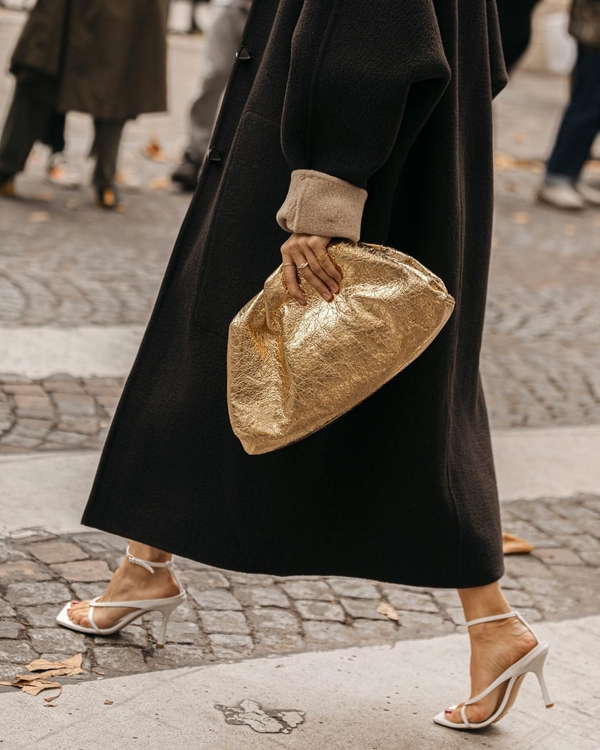 Как у фэшн-блогеров: Клатч, который станет вашим любимцем