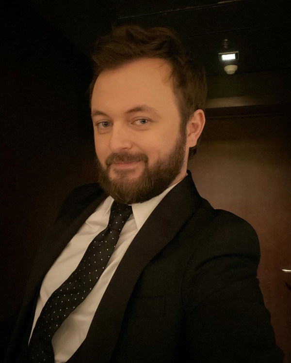 Олег Винник, Дзидзьо и MONATIK рассказали о подарках на 8 марта