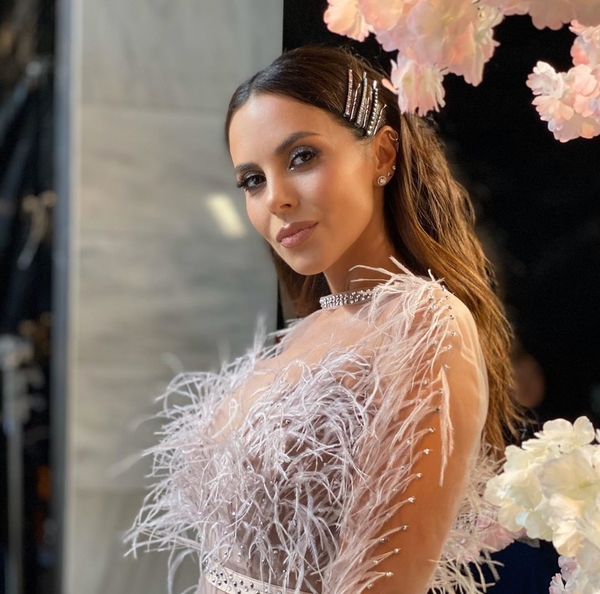 "Косит под Джей Ло": Каменских взбудоражила Сеть фото для мужского журнала