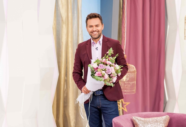 Звездные мужчины поздравили женщин с праздником весны