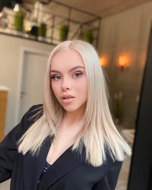 Невероятная: Звезда сериала "Школа" засветилась на ТВ в пикантном наряде