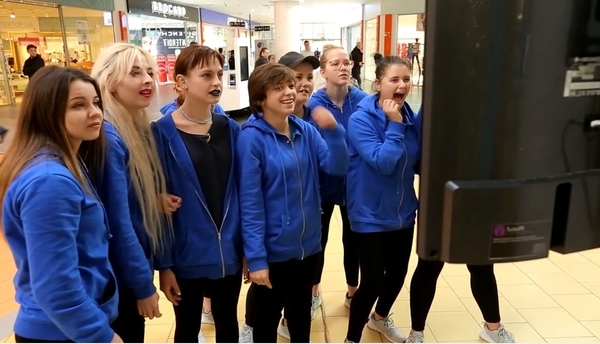 Драки, кровь и разбитые окна: "пацанки" увидели себя со стороны