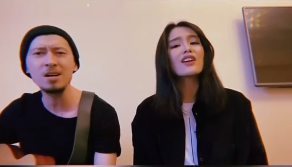 Трогательно: Два участника "Голоса страны" спели на казахском и покорили Сеть