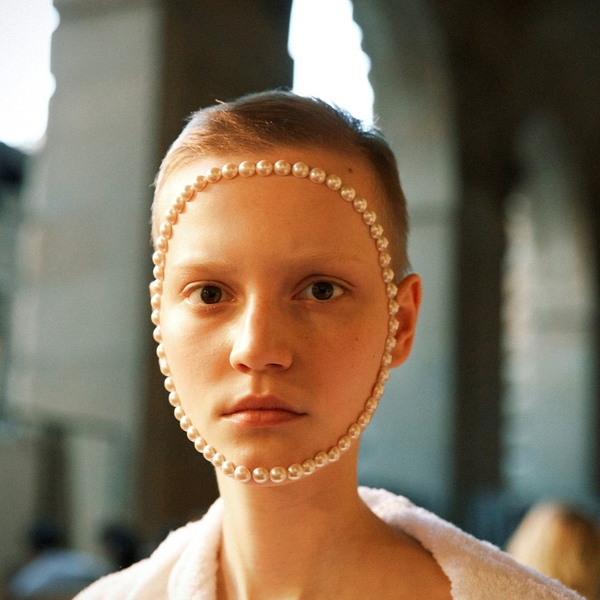 Цвета vs Нюд: Самые модные тренды макияжа весны 2020