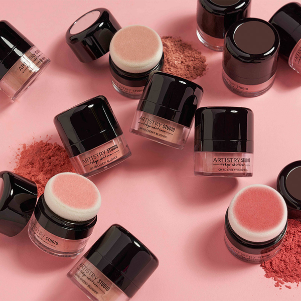 Цвета vs Нюд: Самые модные тренды макияжа весны 2020