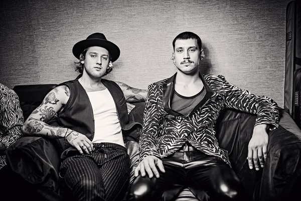 Популярный дуэт Kadnay выпустил новый трек "Santiago" - видео