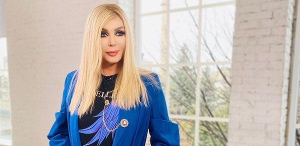 Ирина Билык вместе с сыном Табризом появилась на обложке популярного глянца