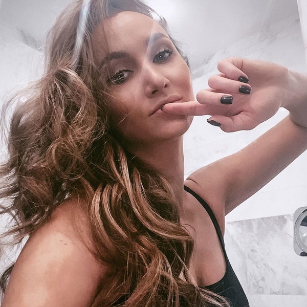 Анна Ризатдинова села на шпагат прямо в супермаркете - видео