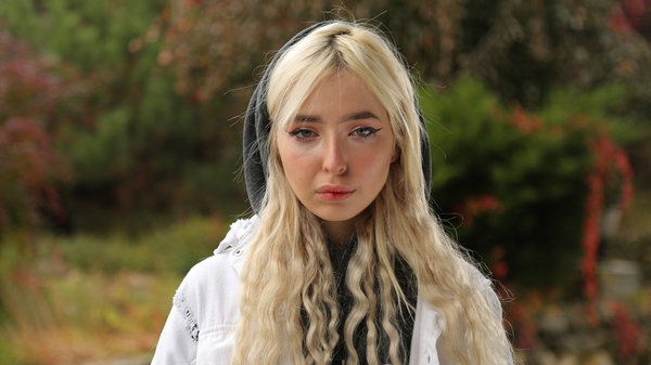 Участница "Від пацанки до панянки" в детстве стала жертвой малолетнего педофила