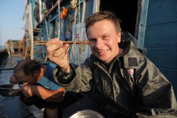 Дмитрий Комаров в Китае познакомится с охотниками за медузами и попробует необычный деликатес