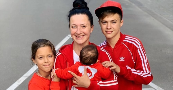 Вся семья в сборе: Снежана Бабкина очаровала Сеть новым фото