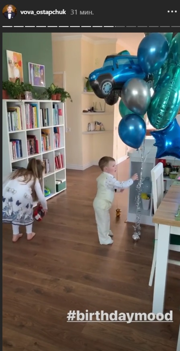 Торт, шарики и подарки: Заметно похудевший Остапчук поздравил сына с 2-летием