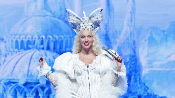 "Теперь точно королева ночи": Полякова с дочками будут читать сказки онлайн