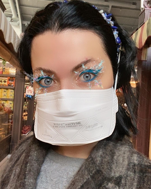 С бумагой и гречкой: Жену Бабкина раскритиковали в Сети за фото покупок