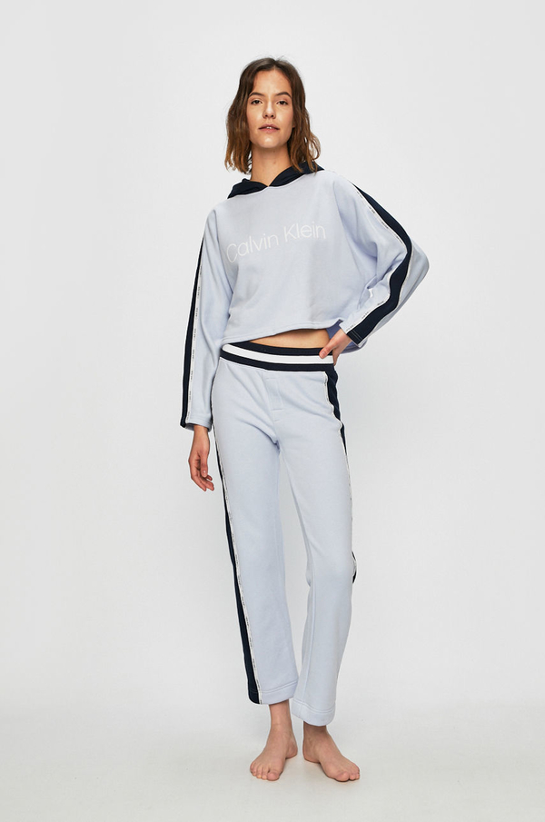 Стильный отдых: ТОП-7 пижам для красивого карантина