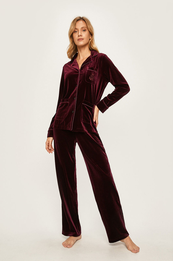 Стильный отдых: ТОП-7 пижам для красивого карантина