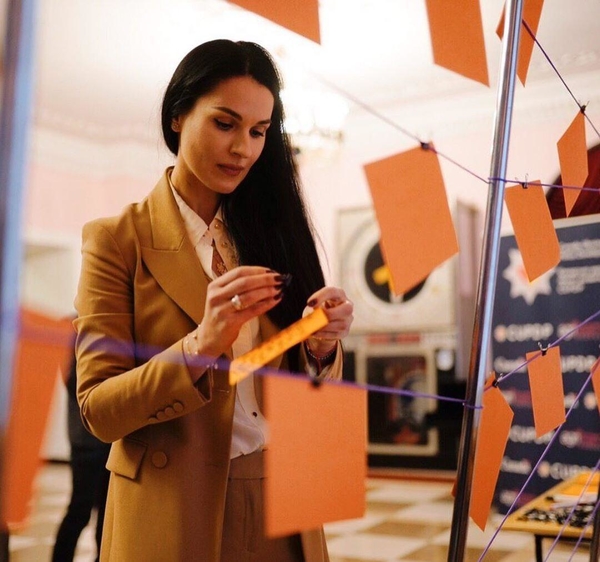 Маша Ефросинина встретилась с женщиной, сделавшей лицо, как у нее