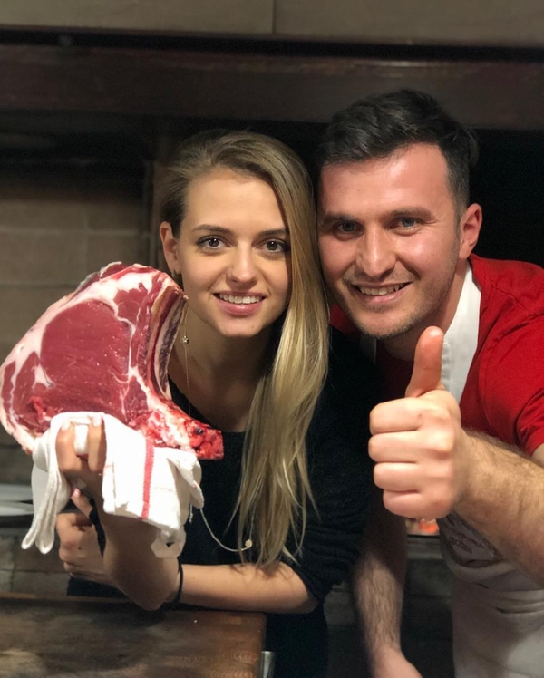 Юлия Панкова любит есть сырое мясо