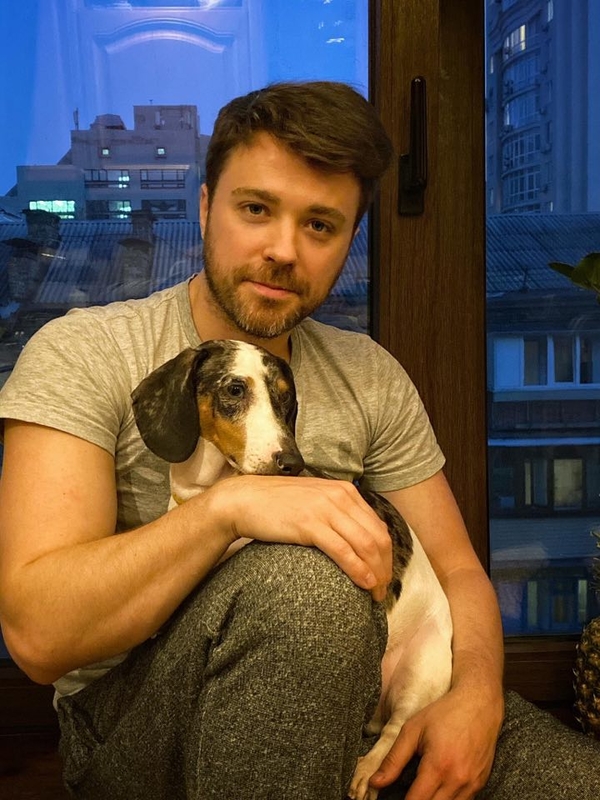 "Поражает один факт": Телеведущий Александр Попов рассказал, как проводит карантин