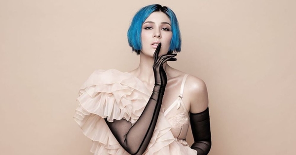 "Ножки супер": MARUV покорила яркой фотосессией