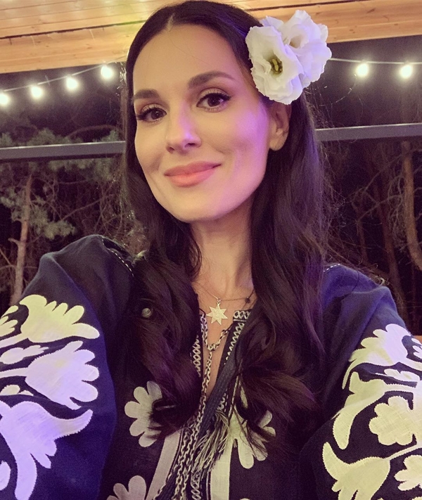 "Хроники карантина": Ефросинина покорила Сеть уморительным коллажем