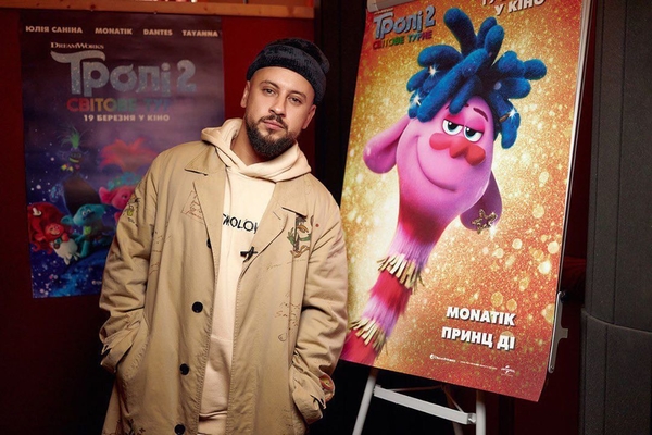 MONATIK очаровал Сеть домашними танцами с сыновьями - видео