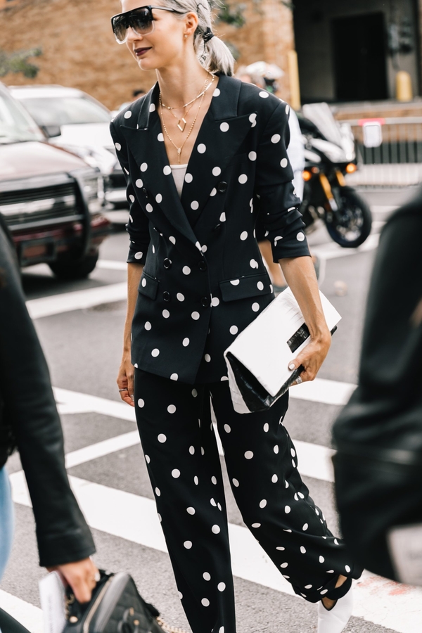 Принт-легенда: Как весной 2020 носить ретро-”горошек”