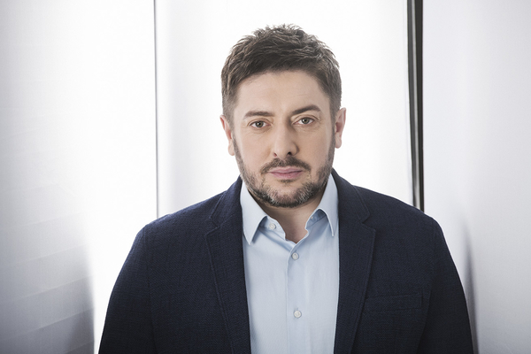 "Очень важно проживать каждую минуту своей жизни" - интервью с Алексеем Сухановым