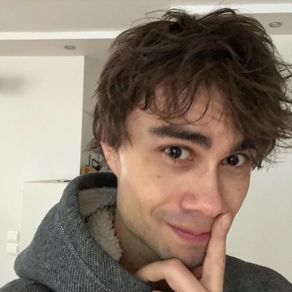 "Моем руки": Победитель Евровидения-2009 рассказал, как проводит карантин в Норвегии