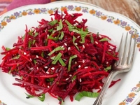 Сила вкуса в простоте: салат из свеклы с грецкими орехами