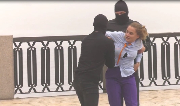 На "пацанок" напали неизвестные в балаклавах