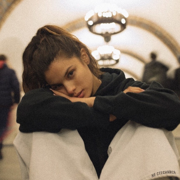 "Такая секси": Мишель Андраде в дизайнерском наряде очаровала Сеть