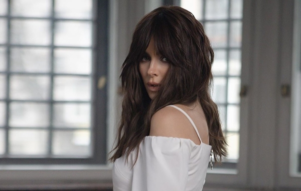 Похожа с дочерью: Лорак показала архивное фото из младших классов