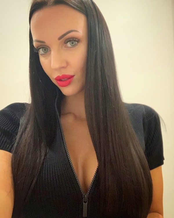 "Доверьтесь флюидам": Экс-супруга Яниса Тиммы выставила фото без белья