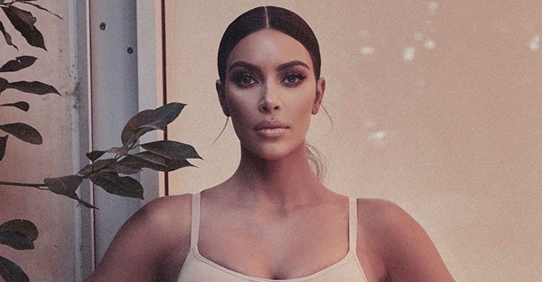 Ким Кардашьян запостила редкое селфи со знаменитыми сестрами