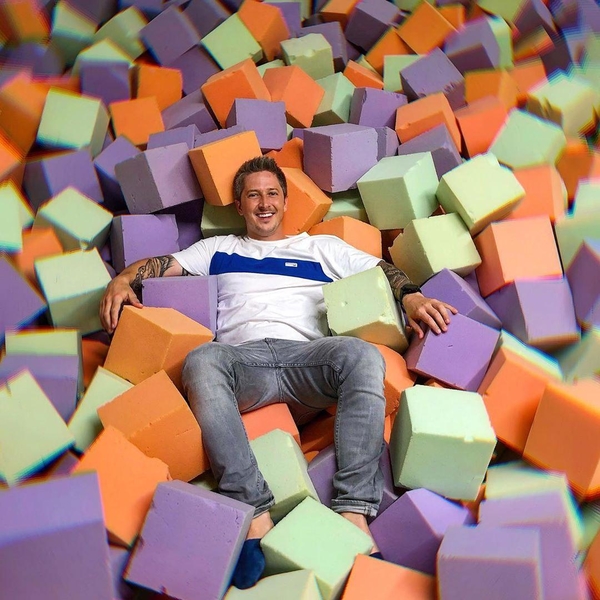 "Спустя полчаса у меня взрывается мозг":  Александр Педан рассказал о развлечениях на карантине