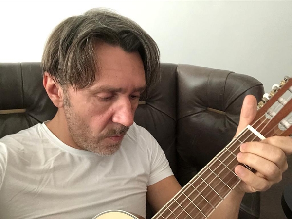 "Не всем по карману": Шнур с матами спел о продлении карантина