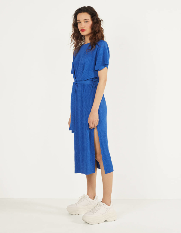 Золотая середина: ТОП-8 модных миди-платьев на лето 2020