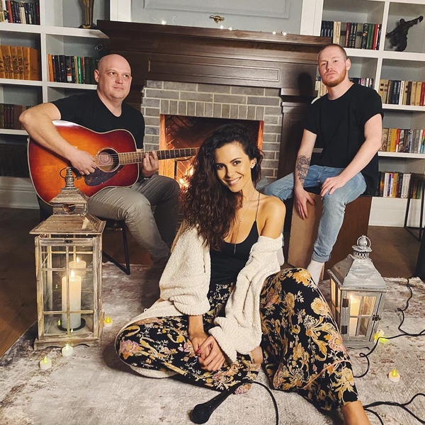 "NKкарантинник": В сети появился онлайн-концерт NK | Насти Каменских