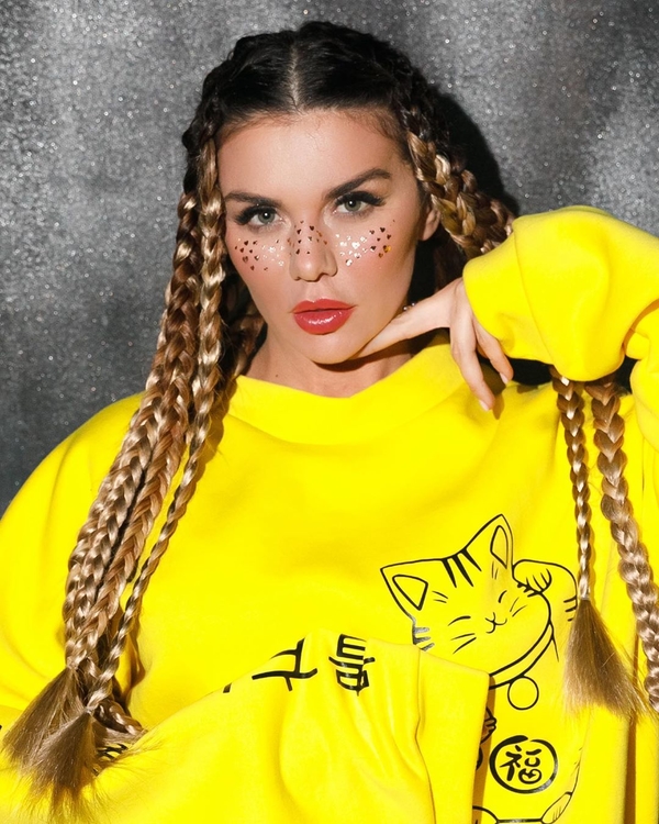 "В карантине сложно": Седокова пожаловалась на перемены в отношениях с Тиммой