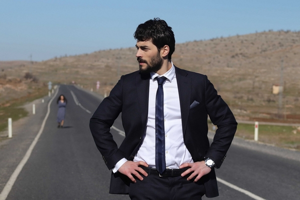 Снят по бестселлеру: ТОП-5 интересных фактов о новом турецком сериале "Ветер любви"