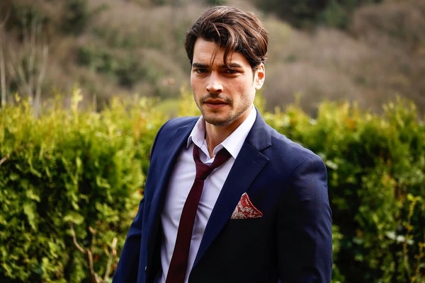 Снят по бестселлеру: ТОП-5 интересных фактов о новом турецком сериале "Ветер любви"