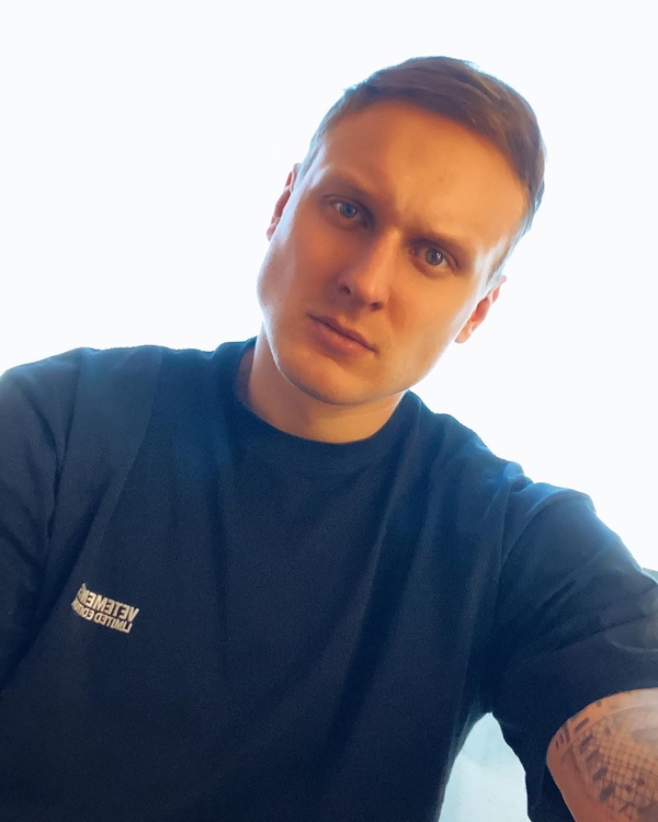 "Будет играть, как я": Молодой любовник Седоковой затосковал за сыном