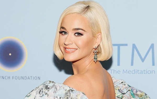 Беременная Кэти Перри снялась в костюме кролика - забавное фото