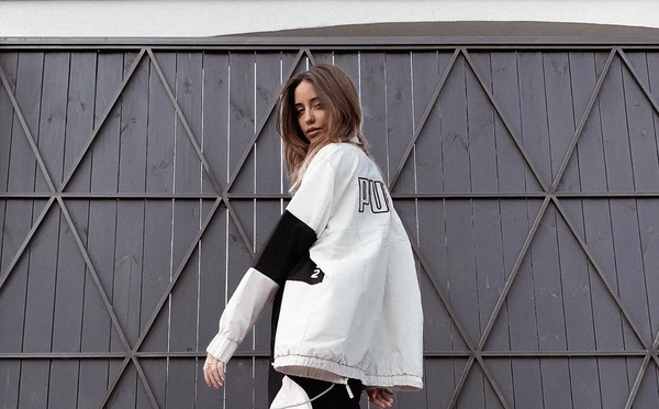 "Носочки - огонь!": Дорофеева развеселила Сеть домашним нарядом в карантин