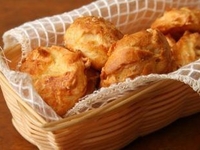 Гужеры: как приготовить закусочные сырные булочки